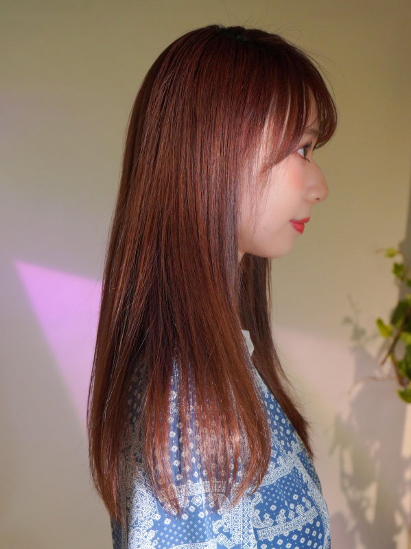 シースルーバングが可憐！艶やかストレートの内巻きセミロング