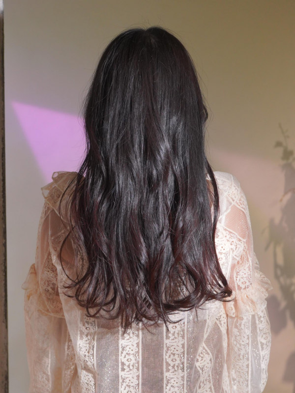 ほつれウェーブ×暗髪がこなれ感たっぷりのロングヘア