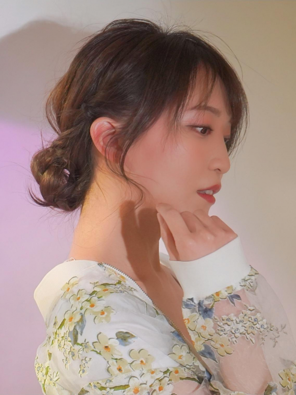 デイリーもデートもOK！セミロングをアップヘアにアレンジ