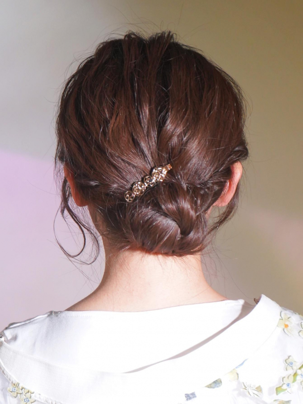 デイリーもデートもOK！セミロングをアップヘアにアレンジ