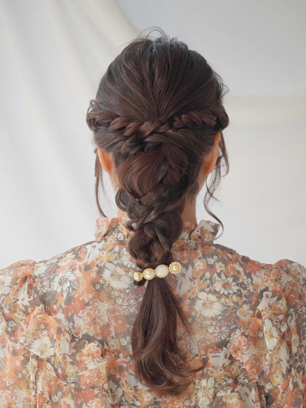 パーティーにもオススメ！ロングヘアの華やかアレンジ