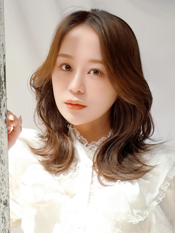 丸顔OK！前髪なし韓国ヨシンモリ風セミロングで小顔見せ