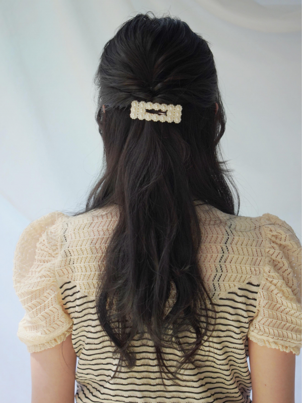 ロングヘアをくるりんぱでハーフアップに簡単アレンジ