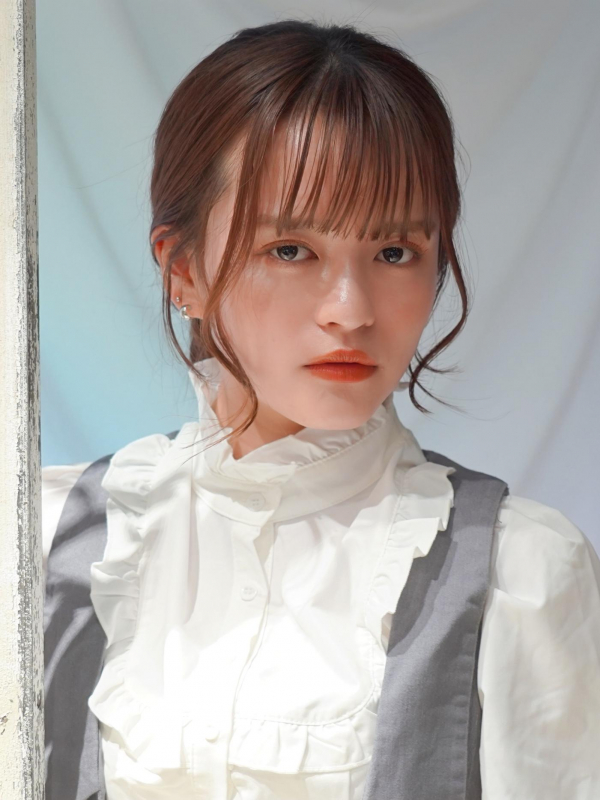 パーティーもOK！ロングヘアのアップアレンジ