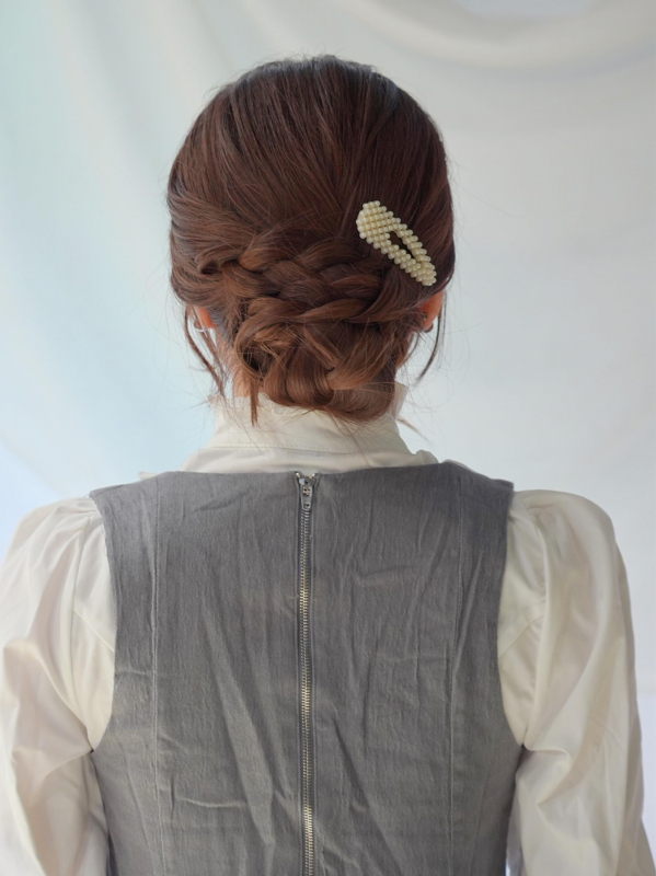 パーティーもOK！ロングヘアのアップアレンジ