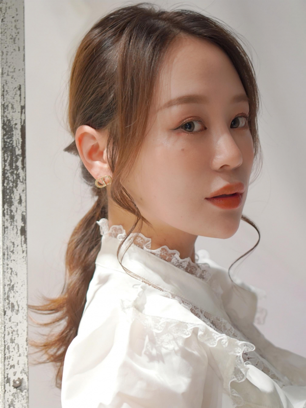 前髪なしセミロングをくるりんぱで簡単ポニーヘアにアレンジ