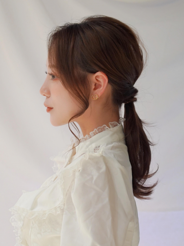 前髪なしセミロングをくるりんぱで簡単ポニーヘアにアレンジ