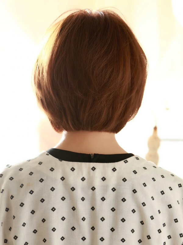 ひし形シルエットで小顔見え！ストレートのナチュラルショート