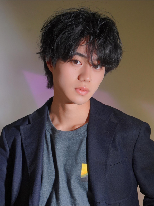 クセ毛風ふわクシャウェーブが魅力のメンズヘア