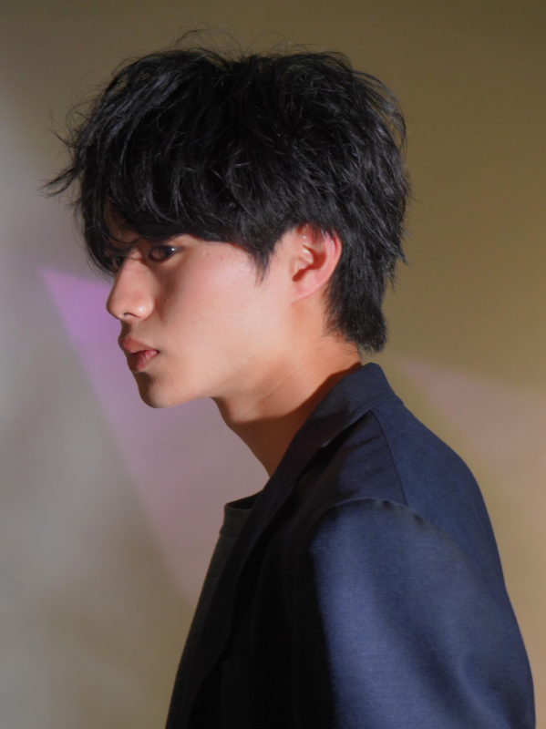 クセ毛風ふわクシャウェーブが魅力のメンズヘア