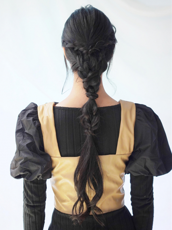 黒髪ロングのオシャレな三つ編みアレンジ